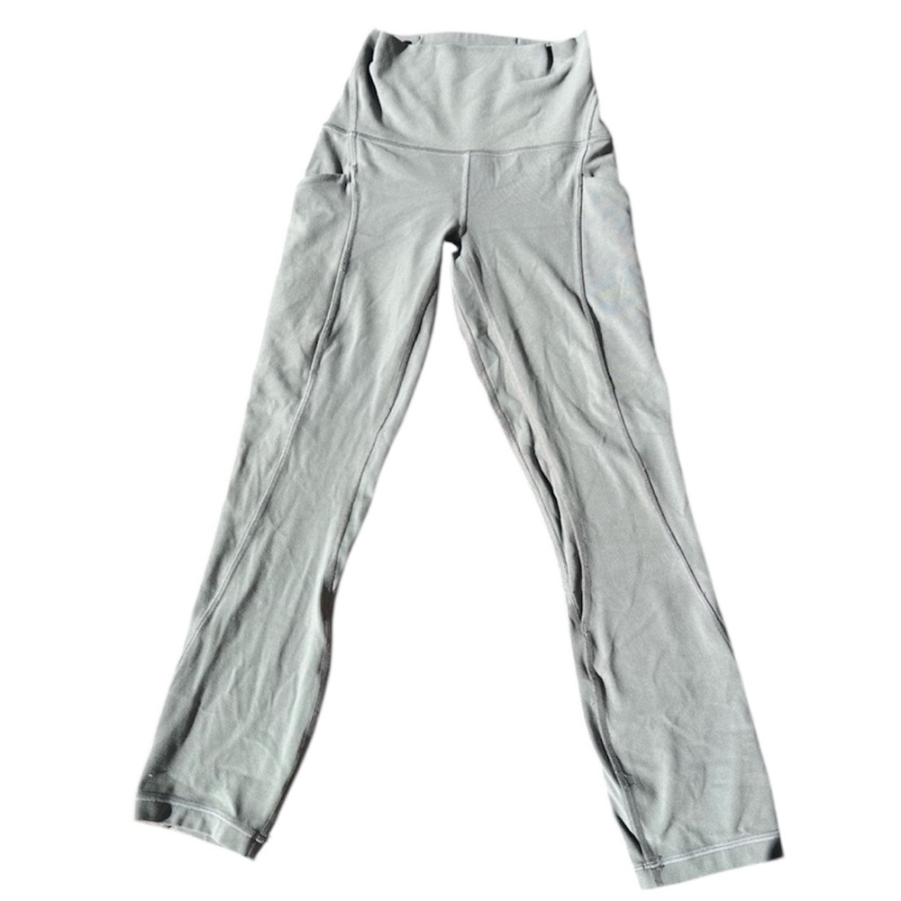 Lululemon Align High Rise‎ Crop with
Pockets- size 0